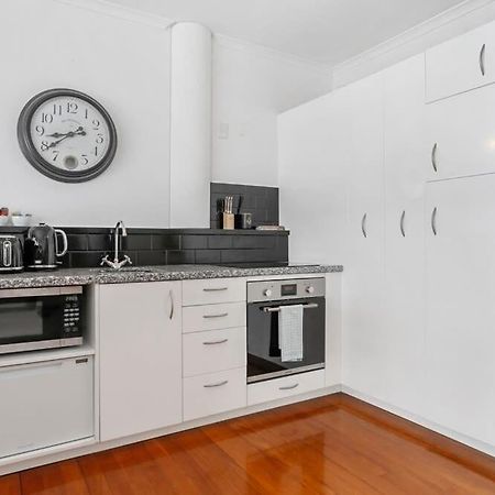 Funky One Bedroom Apartment On Princes Wharf Auckland Exterior foto